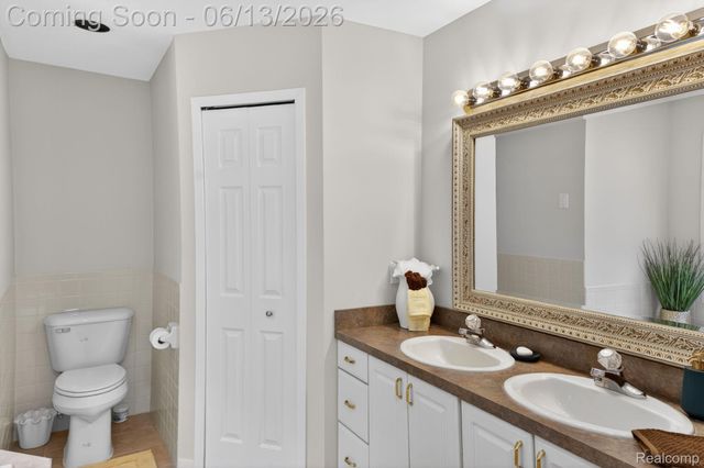 9961 Cross Creek Drive, Green Oak Township, MI 48178