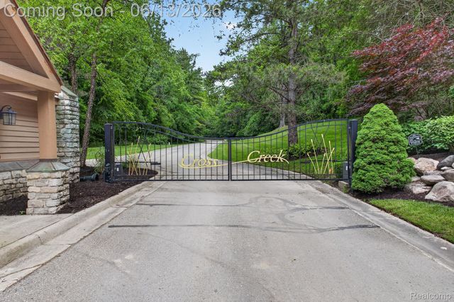 9961 Cross Creek Drive, Green Oak Township, MI 48178