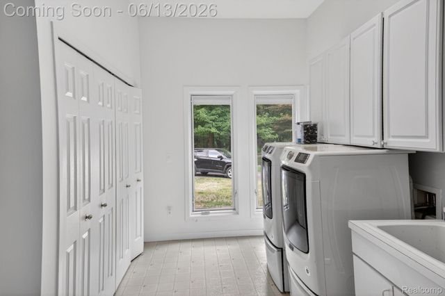 9961 Cross Creek Drive, Green Oak Township, MI 48178