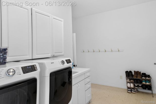 9961 Cross Creek Drive, Green Oak Township, MI 48178