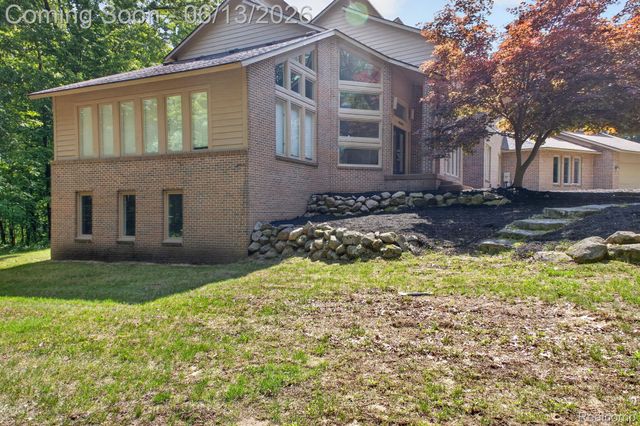 9961 Cross Creek Drive, Green Oak Township, MI 48178