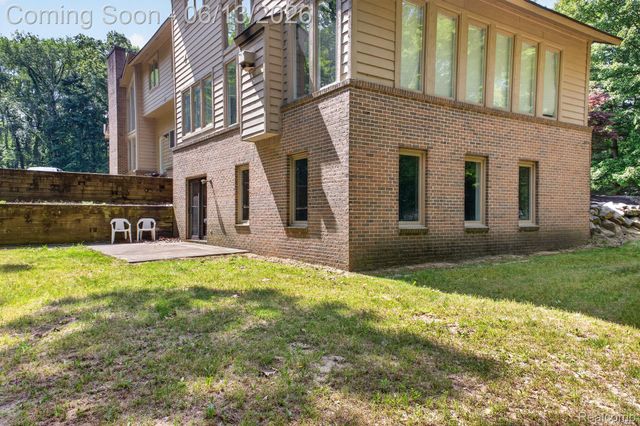 9961 Cross Creek Drive, Green Oak Township, MI 48178