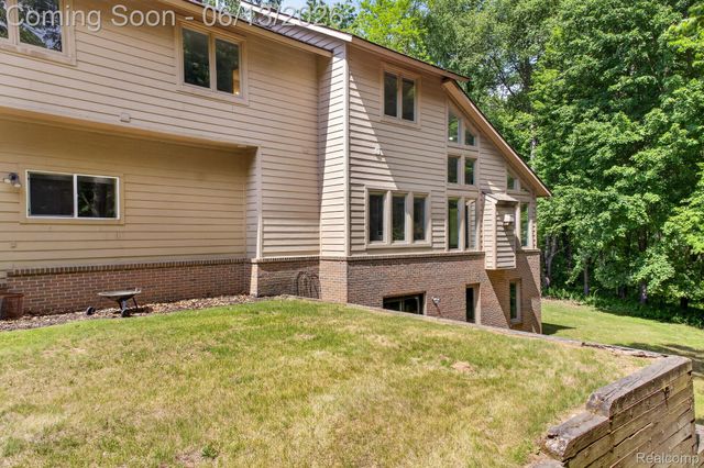 9961 Cross Creek Drive, Green Oak Township, MI 48178