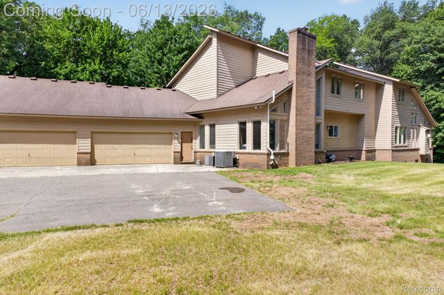 9961 Cross Creek Drive, Green Oak Township, MI 48178