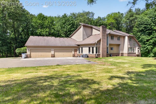 9961 Cross Creek Drive, Green Oak Township, MI 48178
