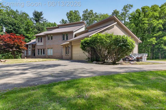 9961 Cross Creek Drive, Green Oak Township, MI 48178