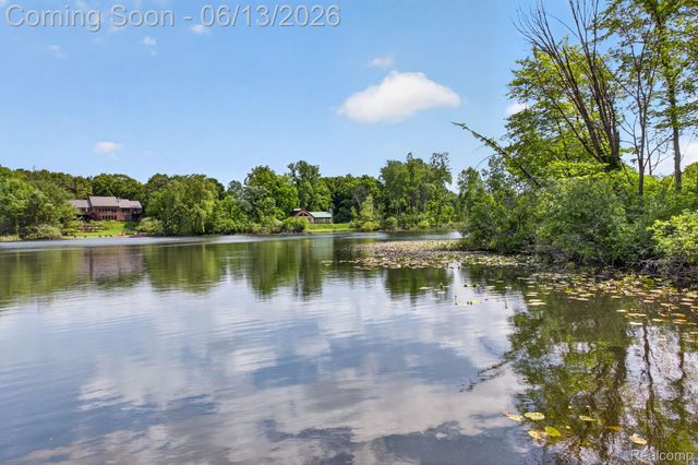 9961 Cross Creek Drive, Green Oak Township, MI 48178