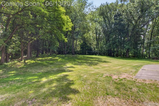 9961 Cross Creek Drive, Green Oak Township, MI 48178