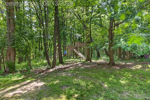 9961 Cross Creek Drive, Green Oak Township, MI 48178
