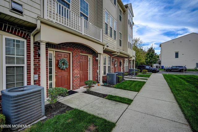 5 Kyle Drive, Tinton Falls, NJ 07712
