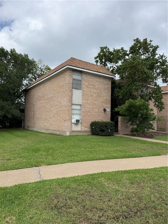 3828 Plainsman Lane, Bryan, TX 77802