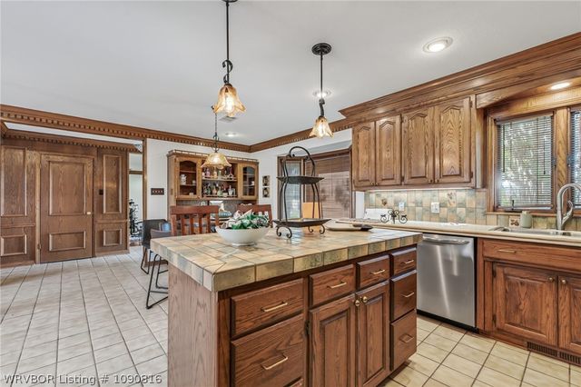 901 S 68th Lane, Fort Smith, AR 72903