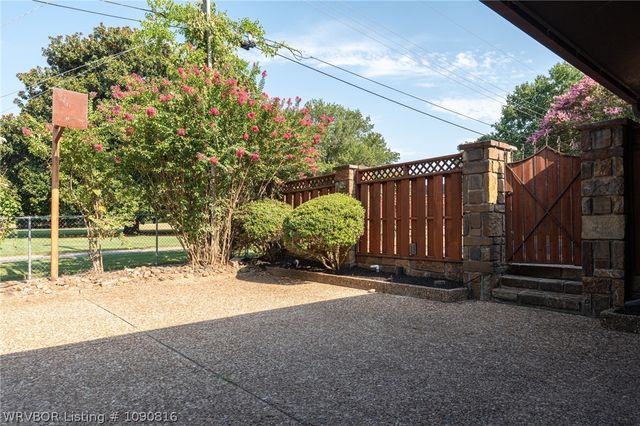 901 S 68th Lane, Fort Smith, AR 72903