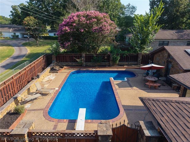 901 S 68th Lane, Fort Smith, AR 72903