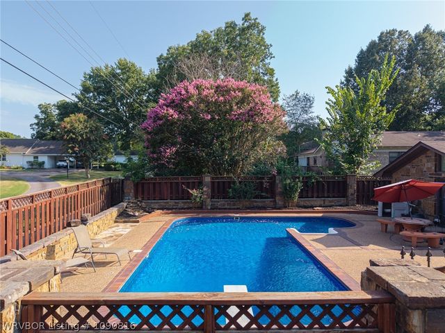 901 S 68th Lane, Fort Smith, AR 72903