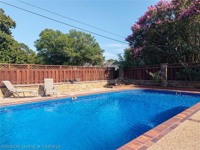 901 S 68th Lane, Fort Smith, AR 72903