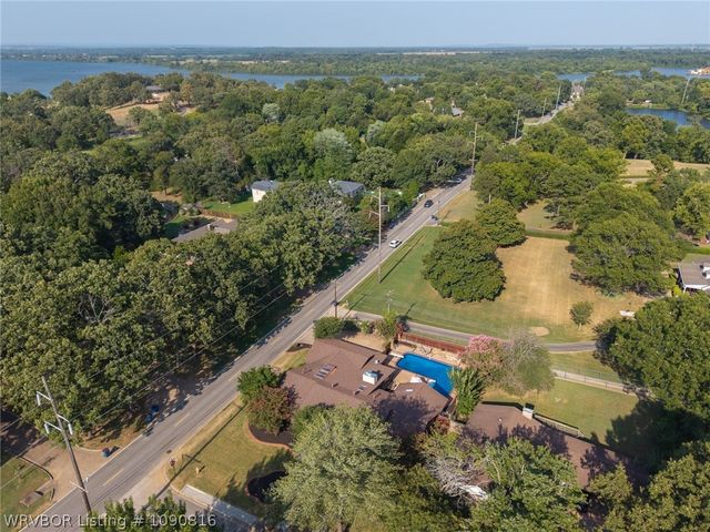 901 S 68th Lane, Fort Smith, AR 72903