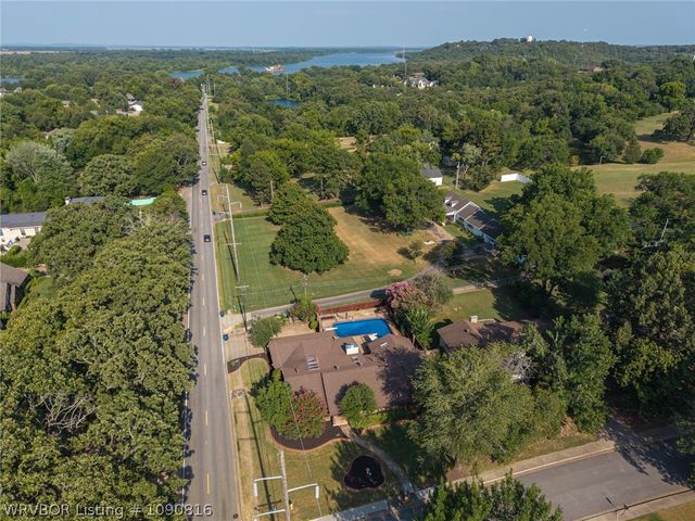 901 S 68th Lane, Fort Smith, AR 72903