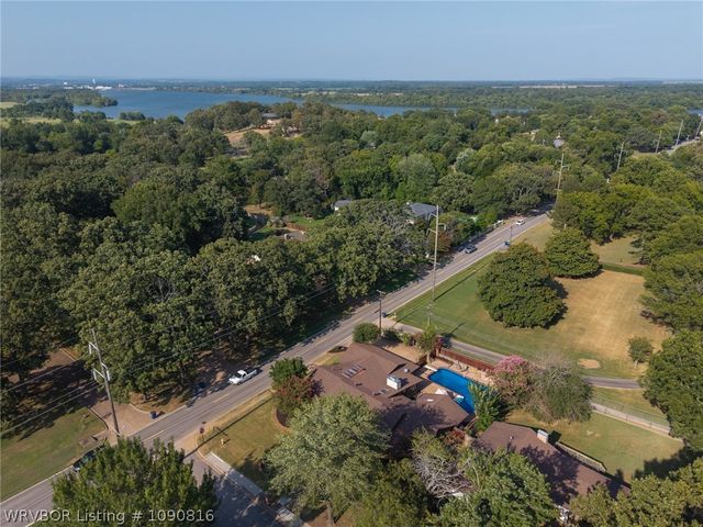 901 S 68th Lane, Fort Smith, AR 72903