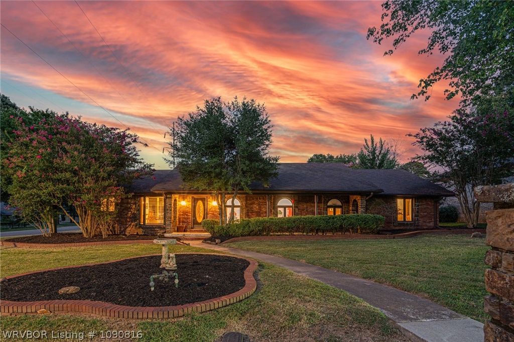 901 S 68th Lane, Fort Smith, AR 72903