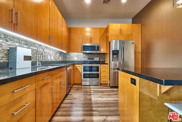 3223 W 6th Street 807, Los Angeles, CA 90020