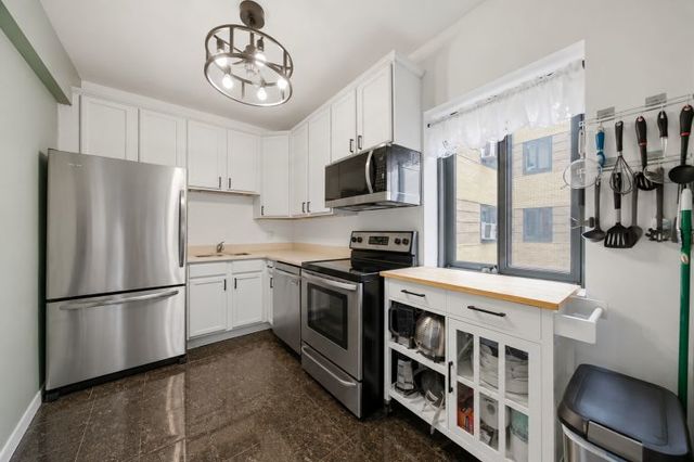 5044 N Marine Drive A7, Chicago, IL 60640