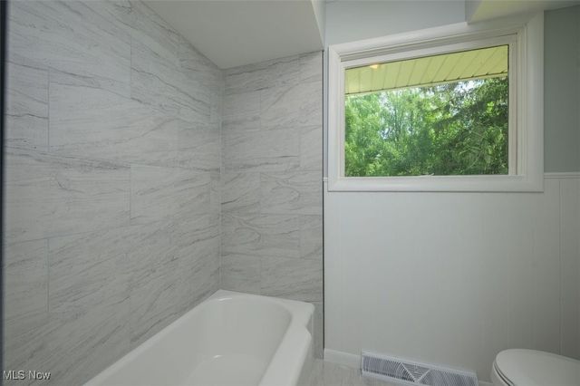 715 Highland Park Drive, New Franklin, OH 44319