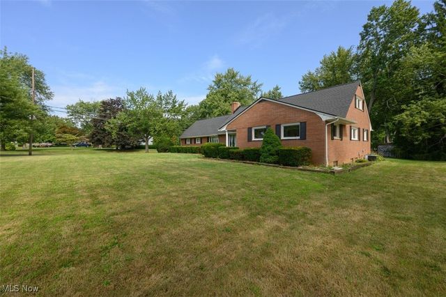 715 Highland Park Drive, New Franklin, OH 44319