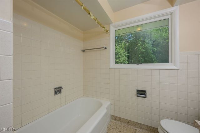 715 Highland Park Drive, New Franklin, OH 44319