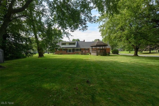 715 Highland Park Drive, New Franklin, OH 44319