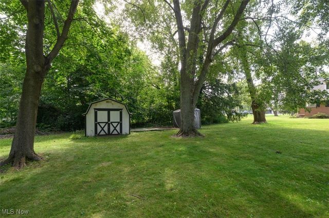 715 Highland Park Drive, New Franklin, OH 44319