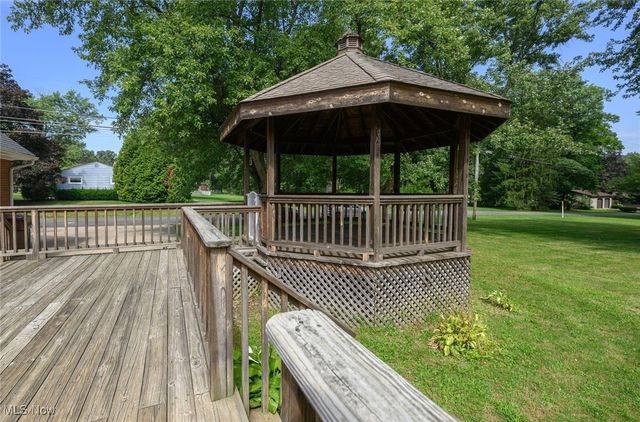 715 Highland Park Drive, New Franklin, OH 44319