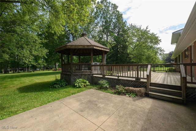715 Highland Park Drive, New Franklin, OH 44319