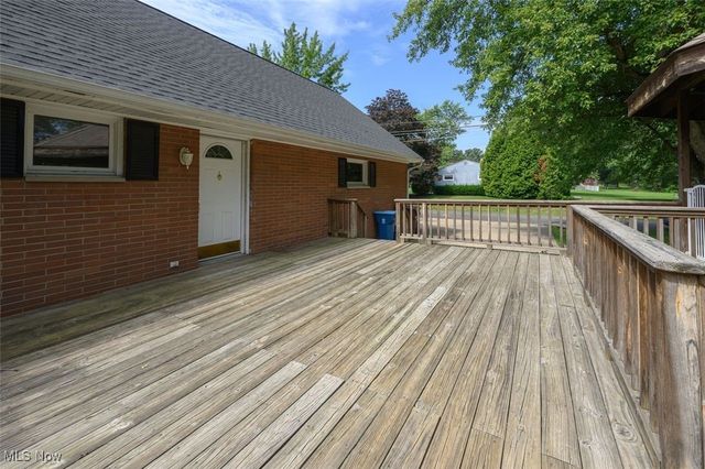 715 Highland Park Drive, New Franklin, OH 44319