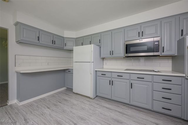 715 Highland Park Drive, New Franklin, OH 44319