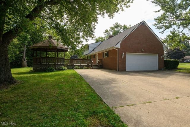 715 Highland Park Drive, New Franklin, OH 44319