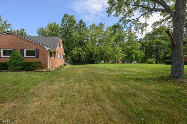 715 Highland Park Drive, New Franklin, OH 44319