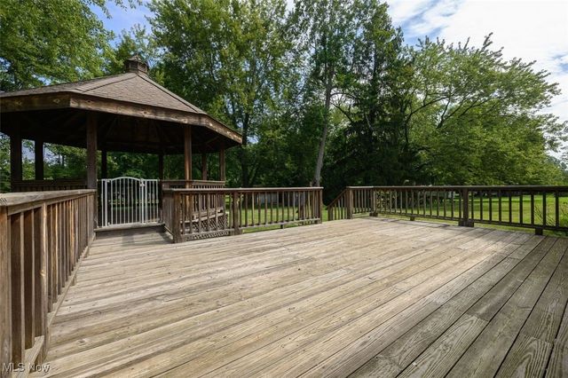 715 Highland Park Drive, New Franklin, OH 44319