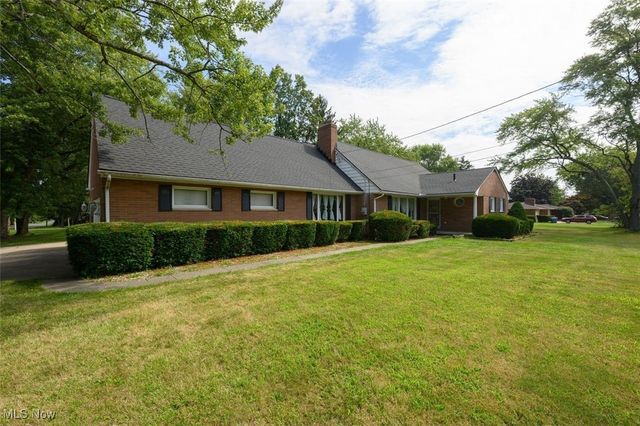 715 Highland Park Drive, New Franklin, OH 44319