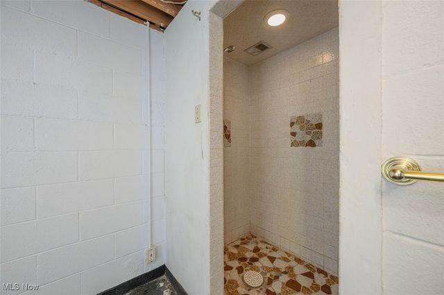 715 Highland Park Drive, New Franklin, OH 44319