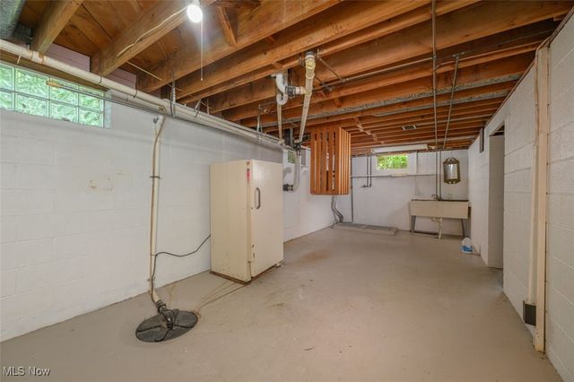 715 Highland Park Drive, New Franklin, OH 44319