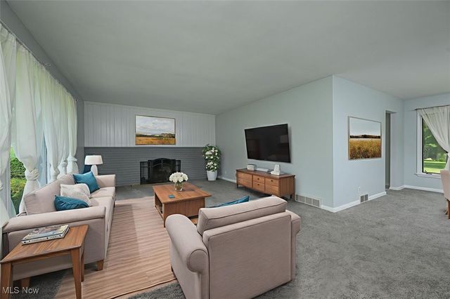 715 Highland Park Drive, New Franklin, OH 44319