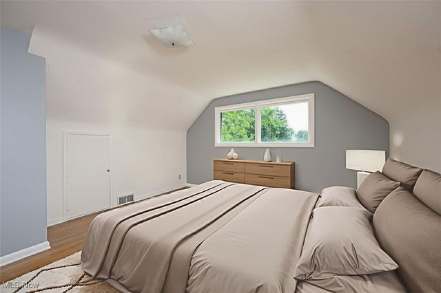 715 Highland Park Drive, New Franklin, OH 44319