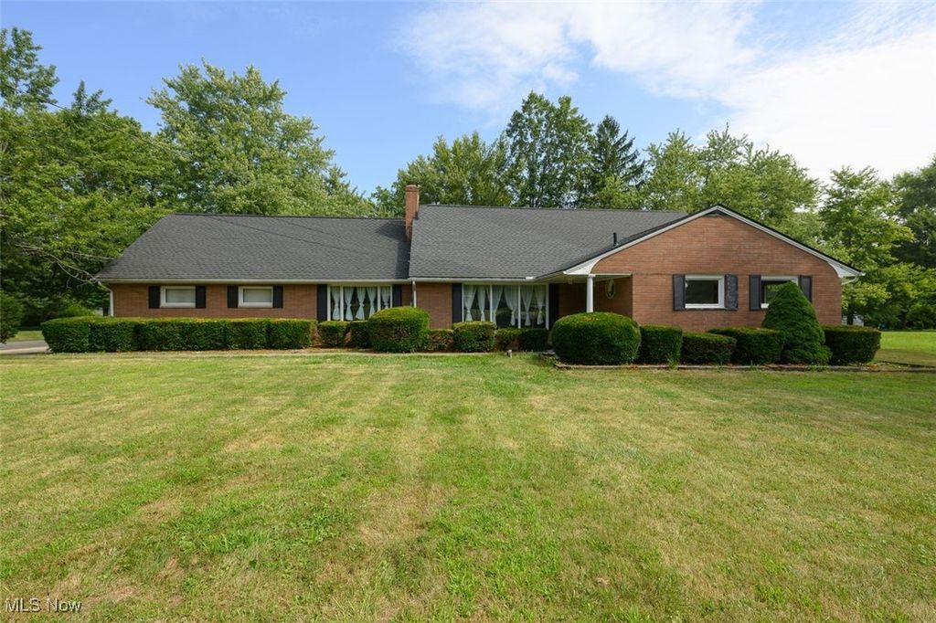 715 Highland Park Drive, New Franklin, OH 44319