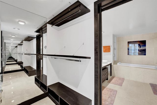 465 Brickell Ave 1905, Miami, FL 33131