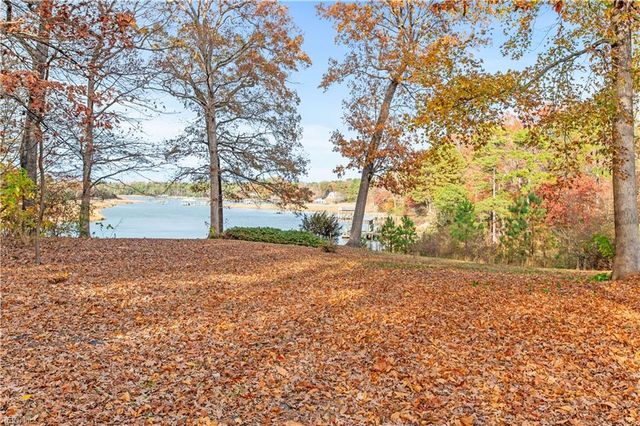 137 Beechwood HLS, Newport News, VA 23608