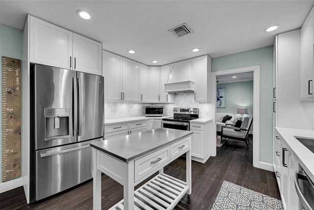 4221 NE 26th Avenue, Lighthouse Point, FL 33064