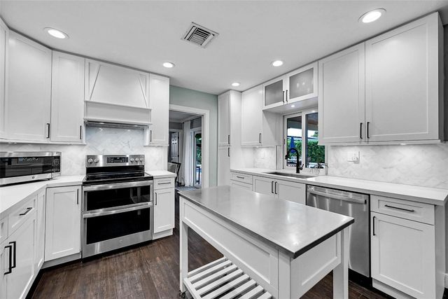 4221 NE 26th Avenue, Lighthouse Point, FL 33064