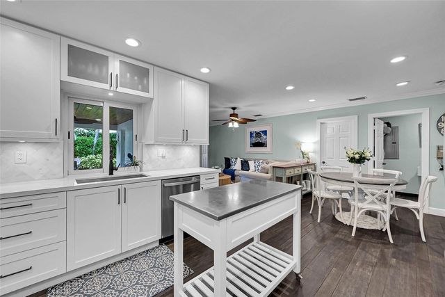 4221 NE 26th Avenue, Lighthouse Point, FL 33064