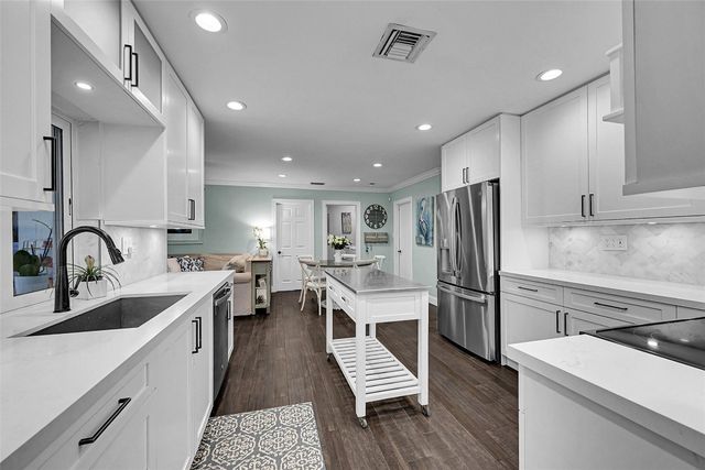 4221 NE 26th Avenue, Lighthouse Point, FL 33064